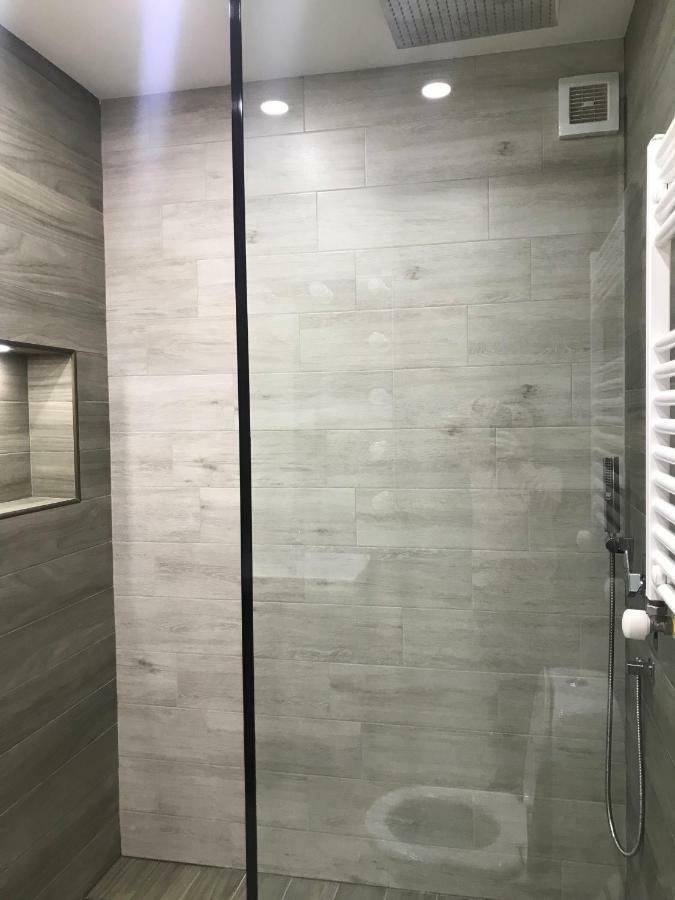 Luxury 4-Bedroom Apartment In The Center Тбилиси Екстериор снимка