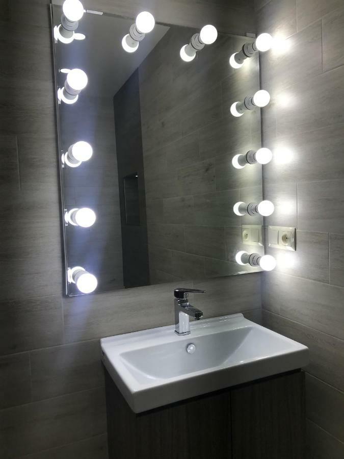 Luxury 4-Bedroom Apartment In The Center Тбилиси Екстериор снимка