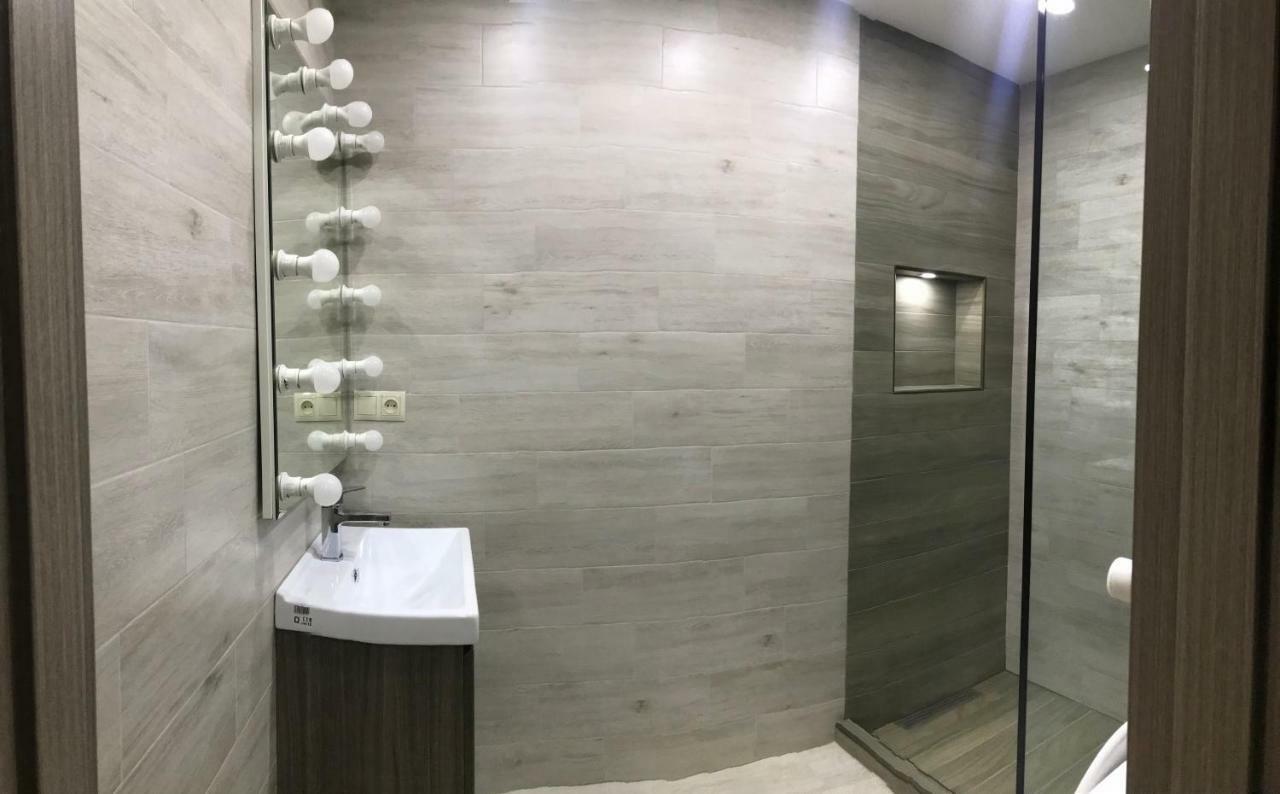 Luxury 4-Bedroom Apartment In The Center Тбилиси Екстериор снимка