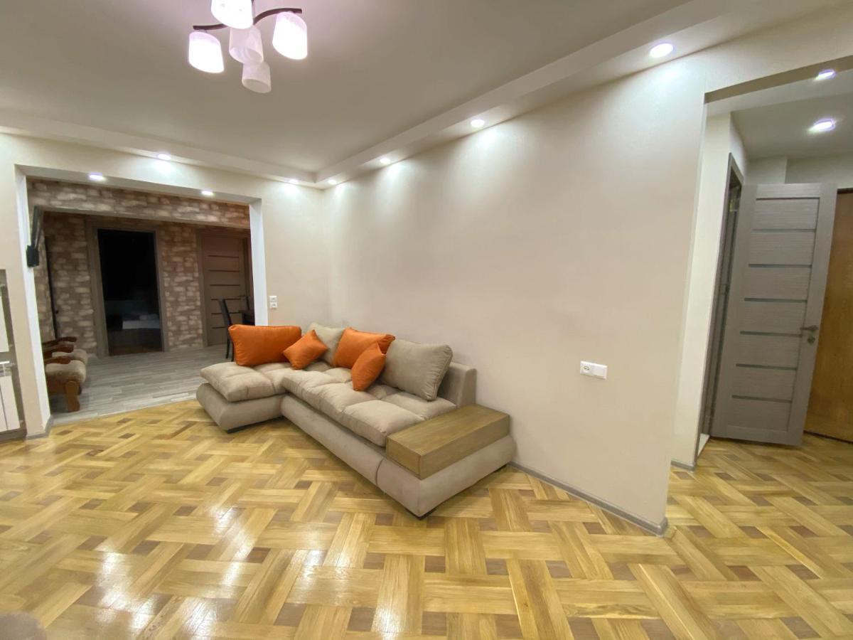 Luxury 4-Bedroom Apartment In The Center Тбилиси Екстериор снимка