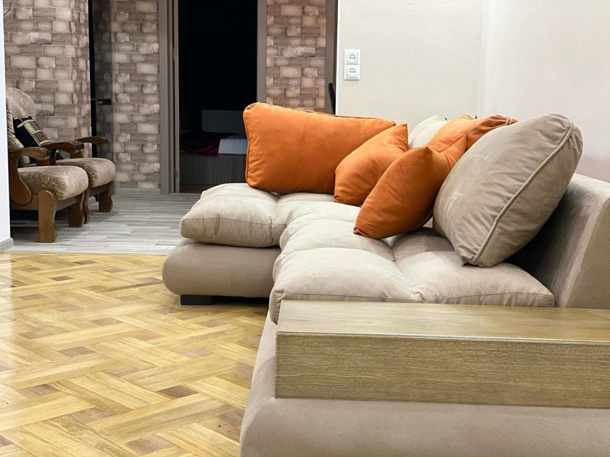 Luxury 4-Bedroom Apartment In The Center Тбилиси Екстериор снимка