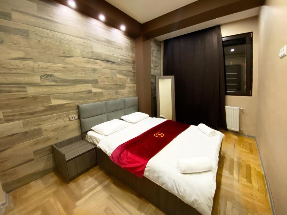 Luxury 4-Bedroom Apartment In The Center Тбилиси Екстериор снимка